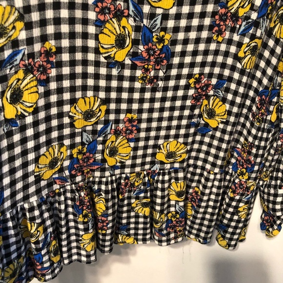 Charming ONE ❤️ CLOTHING. Los Angeles Spring top size Large. NWOT - Picture 2 of 9